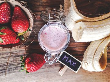 Batido de kéfir de coco con fresas y plátano