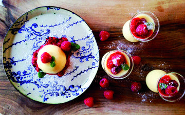Panna cotta con mango y frambuesas