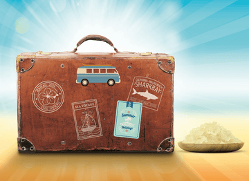 Maleta de viaje vintage junto a un cuenco con gránulos, simbolizando la necesidad de reactivar fermentos tras un descanso.