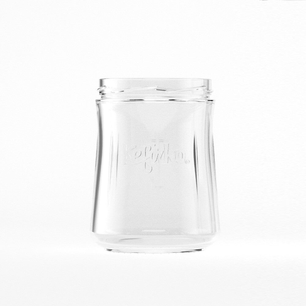 Tarro de vidrio Kefirko vacío, la pieza central del fermentador de masa madre, sobre un fondo blanco.