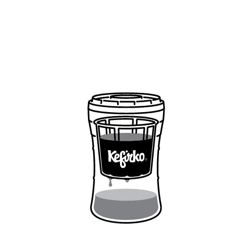 Dibujo técnico en blanco y negro del fermentador de queso de Kéfir Kefirko, destacando su diseño y logotipo.