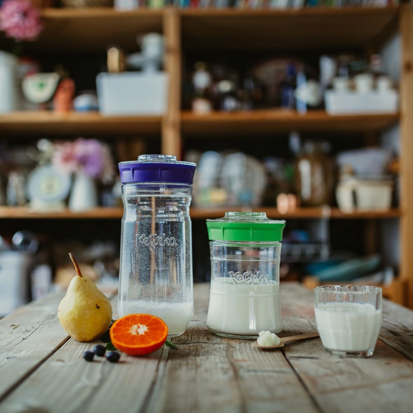 kefir de agua y kefir de leche en tarros de cristal