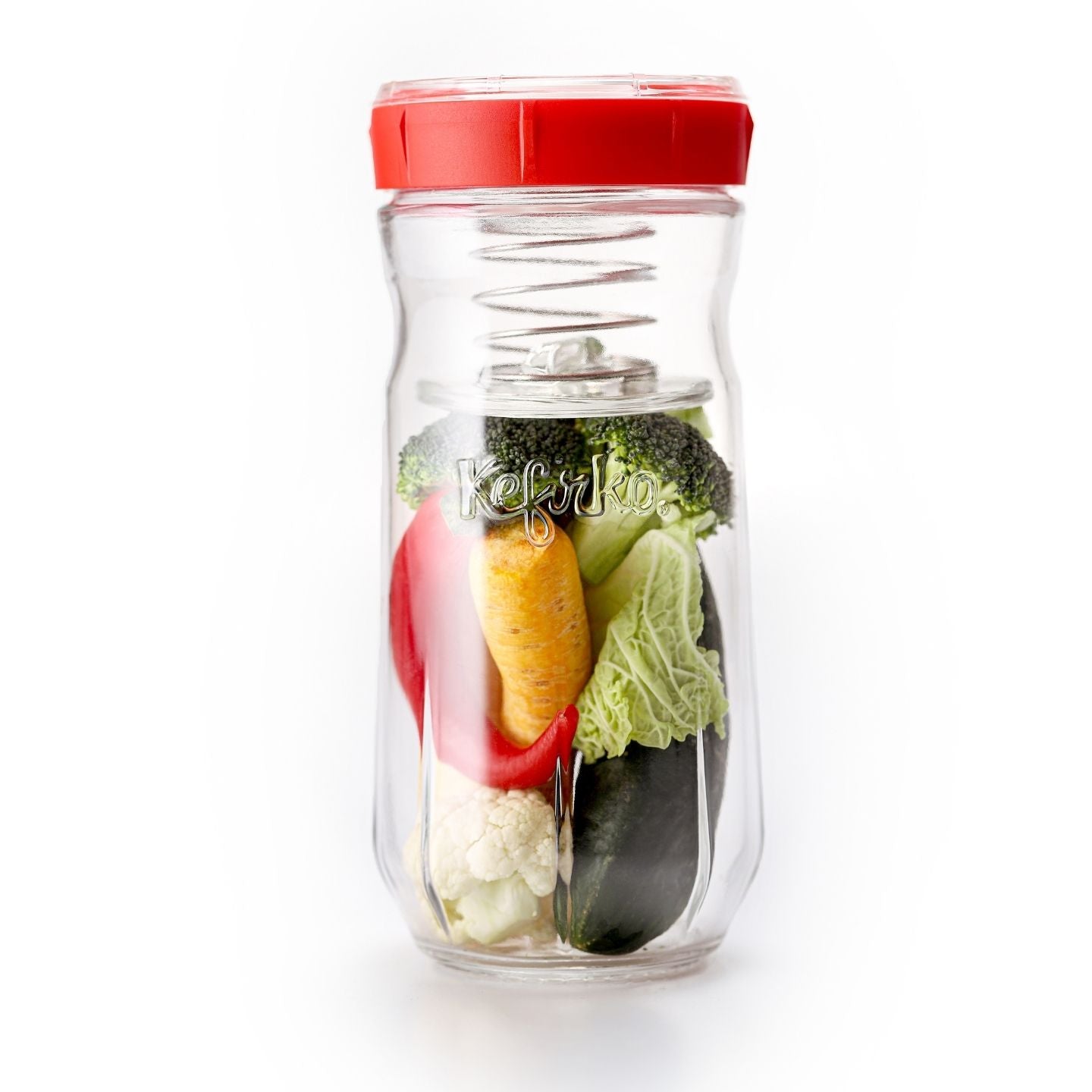 tarro de cristal con verduras y prensa de cristal con tapa roja